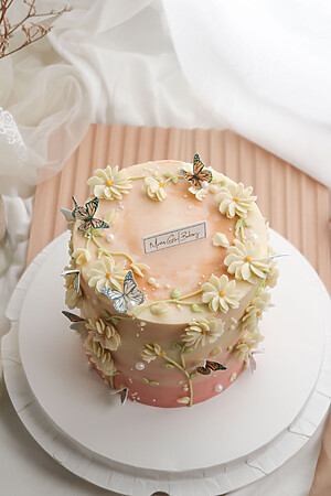 Custom Cakes 24 Custom Cakes 23