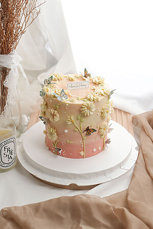 Custom Cakes 22 Custom Cakes 21