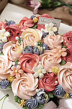 Petal Bouquet Cupcakes - Image 3